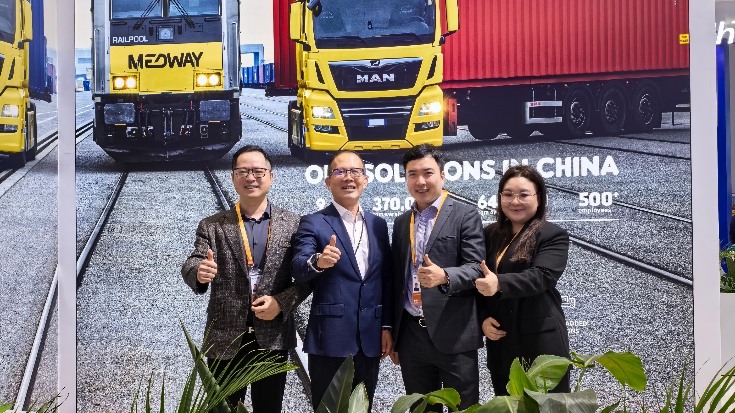 CIIE Moment |Rainbow Logistics teams up with Swan Logistics to present China's logistics card to the world!